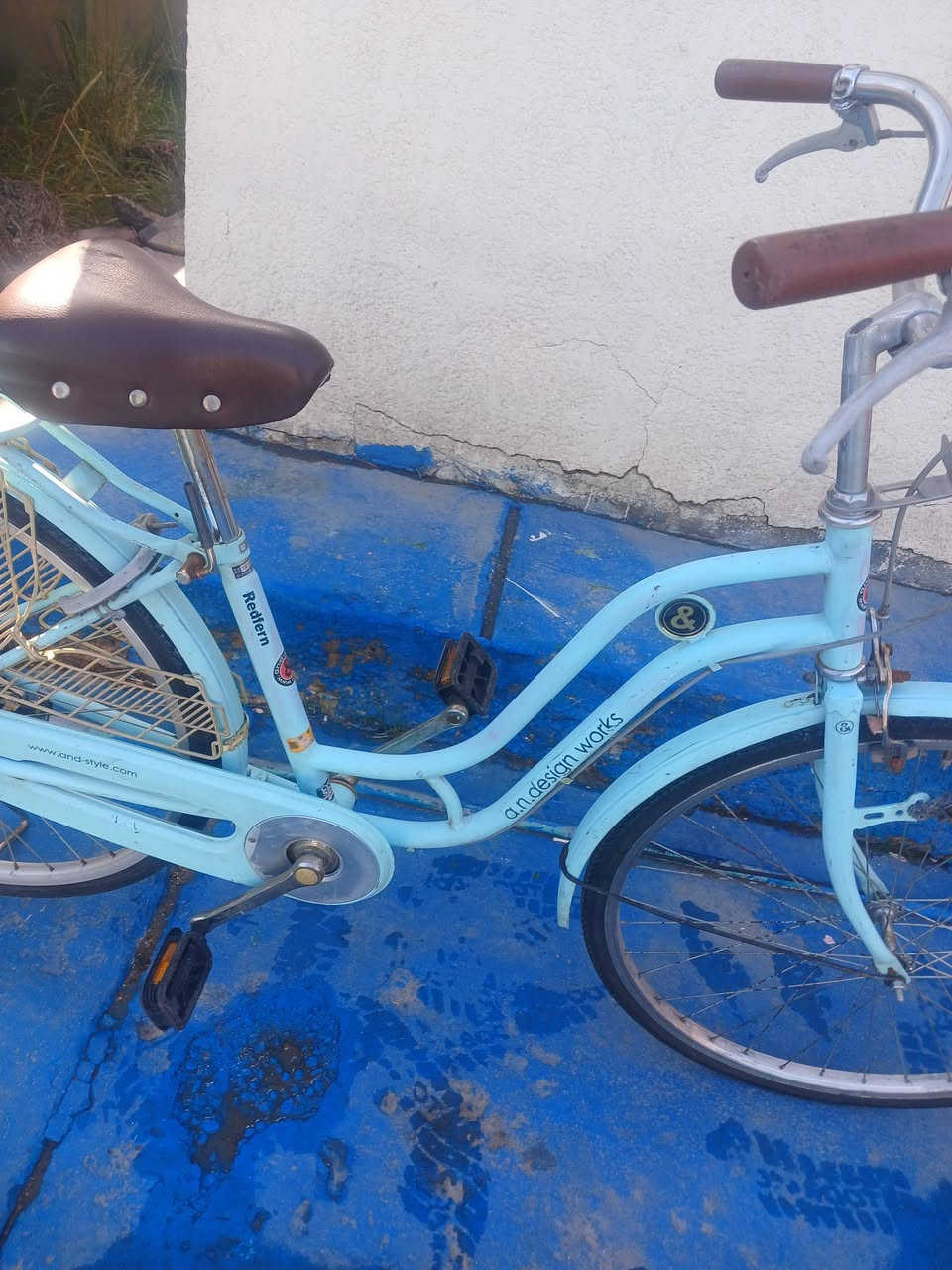 السلام عليكم عندي بايسكل بناتي حجم ٢٦ نظيف مابيه نقص اخو الجديد بشرط السعر 90 وبيه مجال قليل مكاني بغداد حي العامل وهذا رقمي ***********
