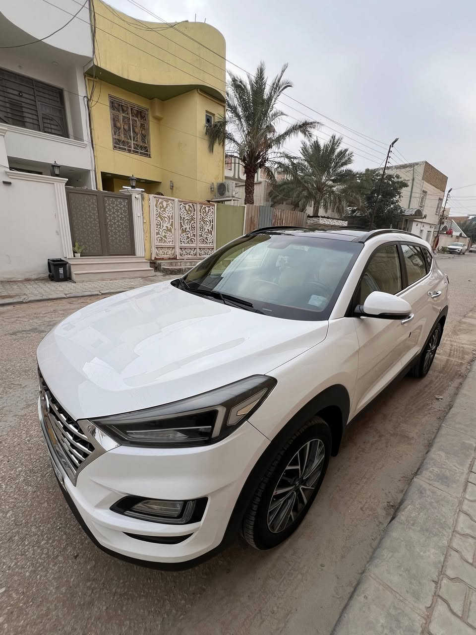 للبيع هيونداي توكسان موديل 2020 – وارد خليجي
السيارة فول مواصفات (1 على 1) وبحالة ممتازة، جاهزة للفحص الكامل.
المواصفات والتفاصيل:
الموديل: 2020
الوارد: خليجي
الفحص: المحرك مفتوح وكاله 
العداد: 89,000 كم
الرقم: بغداد
الحالة العامة: نظيفة جداً
المواصفات (فل كامل):
سقف بانوراما
مقاعد جلد
تشغيل بصمة
شاشة وسطية كبيرة
كاميرا خلفية
حساسات أمامية وخلفية
رادار
مثبت سرعة
تحكم بالمقود
مرايا كهرباء مع إشارات
جنوط ألمنيوم
تكييف أوتوماتيك
أنظمة أمان (ABS – Airbags – Traction Control)
إضاءة LED
ملاحظة: يوجد زلخ خفيف جداً في الجاملغ الخلفي جهة السائق،
غير نازل صبغ ولا يؤثر على الاستخدام أو المظهر.
السعر:
198 ورقة وقابل للتفاوض للجادين فقط.
📞 رقم التواصل:
***********
