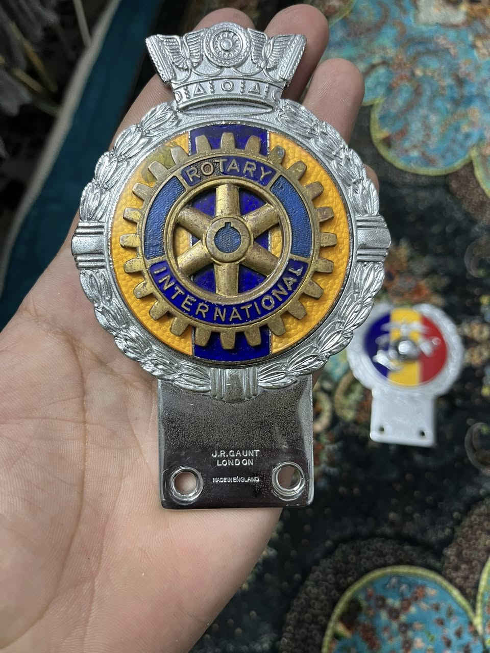 السلام عليكم 

باجات اصليه البيع كلمنه وسعر 

مكانه بغداد جديده
***********
