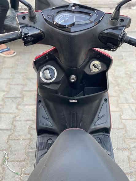 سلام عليكم 
سكنس لد 
ياباني 
ستاند حساس 
دراجة جديدة بمعنى لكلمة 
مابيها اي نقص 
تجي تشغل وتتوكل 
ووين ميعجبك وديها 
ماشية 23 كيلو 
مكاني بغداد 
سعر 
مليون و450 
للاستفسار 
***********
