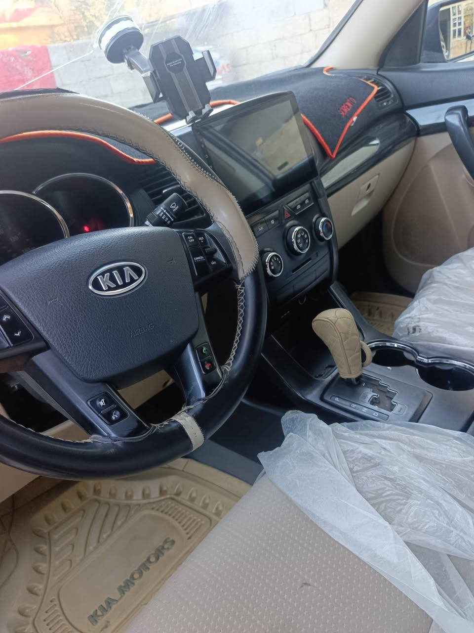 سورنتو 2011 وارد امريكي
محرك 2400 دوش 
اربعة سلندر 
رقم صلاح الدين انكليزي 
محرك مفتوح تجفيت جديد 

كير جديد 

داخل نظيف جديد 

مصبوغة حزام بدون ضربة وتبديل 

تخم تاير جديد 

تدفئة تبريد فوول 

المكان ديالى خان بني سعد 

السعر 120 وبيها مجال 

***********
