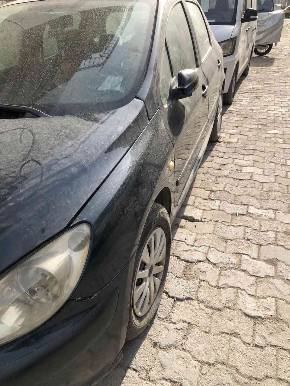 السلام عليكم عندي بيجو فرنسي ٢٠٠٥ ماشيه ٢٣٤ صار سنه تاركه هسه بدلت داينمو وباتري وتخم تاير كير مكينة تبريد كلهن تمام كشره كلش نظيف نواقص بسيطة تنزل من الحساب سعره ٤٥ بيه مجال بسيط 
***********
