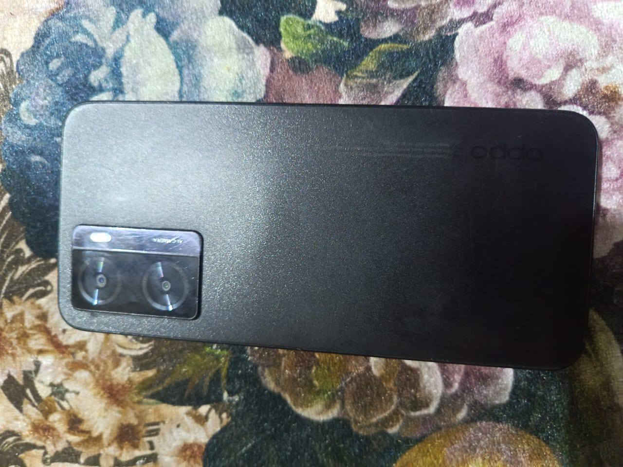 للبيع هاتف OPPO A57
تفاصيل الجهاز:
​الموديل: OPPO A57 (CPH2387).
​المعالج: Helio G35 Octa Core.
​الذاكرة الداخلية: 64 جيجابايت.
​الرام: 4 جيجابايت (+ إضافي).
​البطارية: 5000 مللي أمبير.
​حالة الجهاز (للأمانة):
​الشاشة فيها كسر خارجي واضح كما هو موضح بالصور.
​تظهر أحياناً خطوط حمراء طولية على الشاشة وتختفي أحياناً أخرى.
​الجهاز يحتاج إلى تبديل شاشة بشكل أساسي
​باقي أجزاء الجهاز والقطع الداخلية شغالة (بورد، بطارية، كاميرات).
​السعر: قيم واخذ 
​الموقع: بغداد - أم الكبر.
للاستفسار ***********
