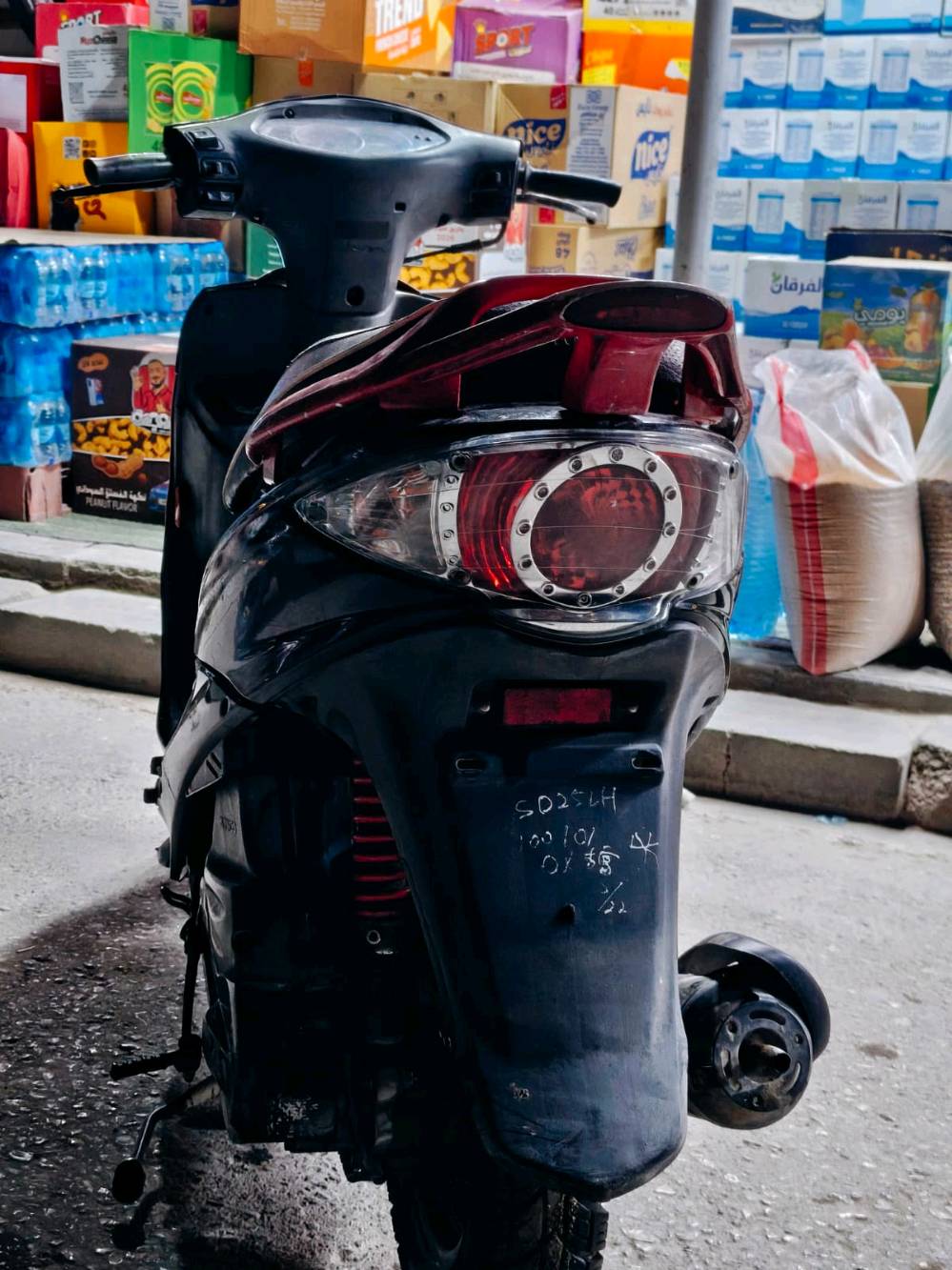 السلام عليكم شباب دراجه كامكو جي فور للبيع حاويه الشراي يدخل خاص او يتصل سعرها ٥٢٥ وبيها مجال مكاني نجف حي الوفاء شارع البانزين خانه 