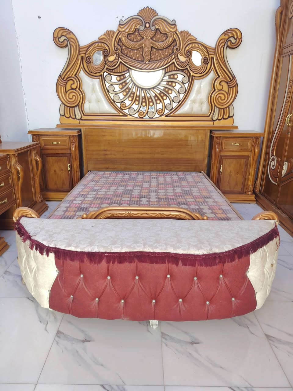 غرفه نوم حطاطه الصاج  5 ملم داخل خارج شرط، جيب نجار

***********
