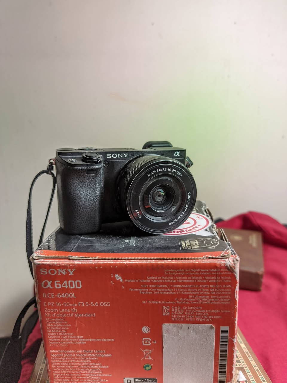 الكاميرا مستخدمه استخدام شخصي ( مال بيت )
كارتون مع كتيبات مع حزام سوني اصلي مع شاحنه وكيبل اصلي
ورام 16 
تصوير فديو 4k والكثير من المزايا 
مواصفاتها معروفه 
تكدر تبحث عنها في اليوتيوب 
مهتم بالسعر أتصل 
أو راسلني خاص وبخدمتك 
*********** واتس آب 
*********** واتس آب
