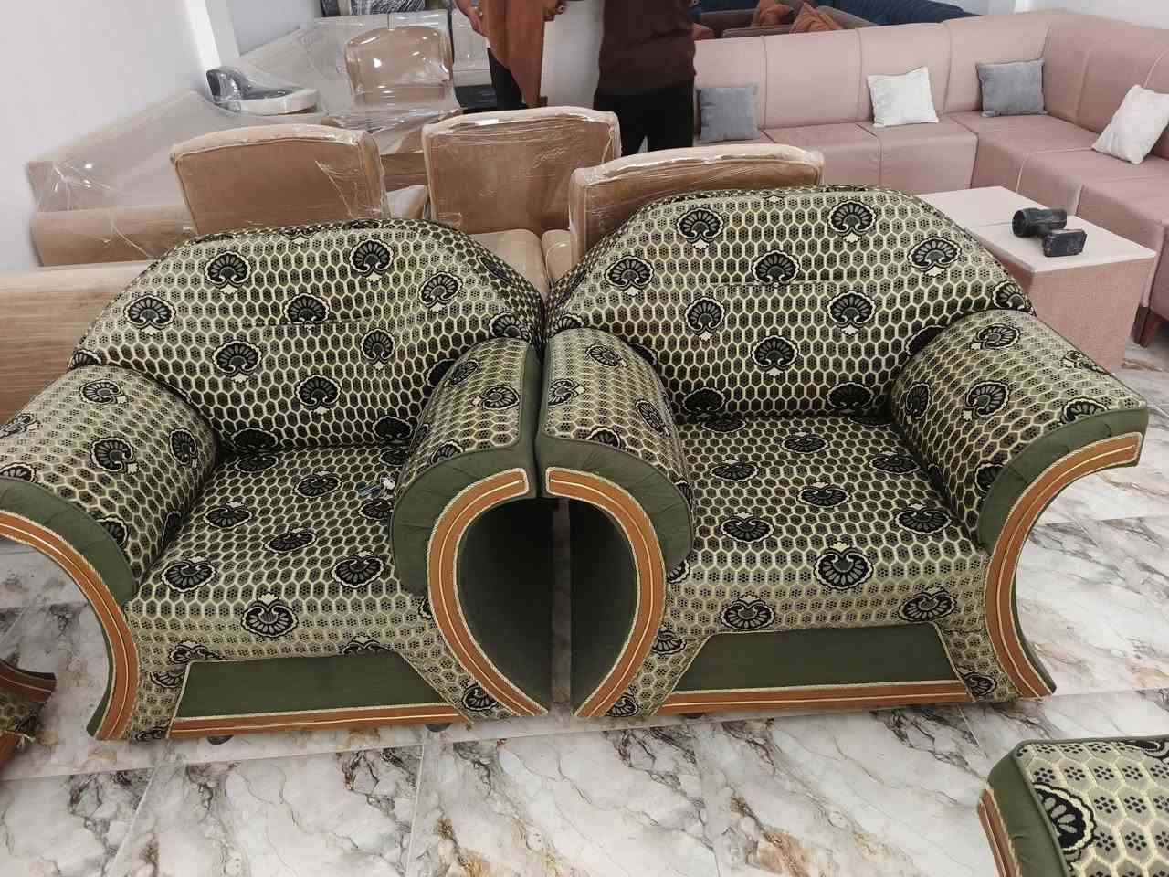 السلام عليكم 
 يتوفر لدينا  تخم عشر مقاعد تسكام درجه اولى 
 اسفنج مميز اول 
 كاندز  درجه اولى 
 خشب جام روسي 
 لون زيتوني 
خالي من اي ضرر نضافه95/100
 العنوان واسط قضاء الحي حي الجوادين (حي الاسره) 
 مقابل الجسر  السعر 🔥
 للستفسار اتصال او واتساب 
***********
