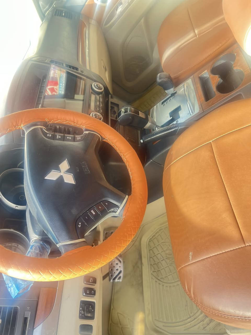 السلام عليكم. للبيع باجيرو حبتور موديل 2009 سياره جديده مكفوله ماشي ١٨٠رقم بغداد سعر المطلوب 128$$$مكان السياره بابل للستفسار ***********
