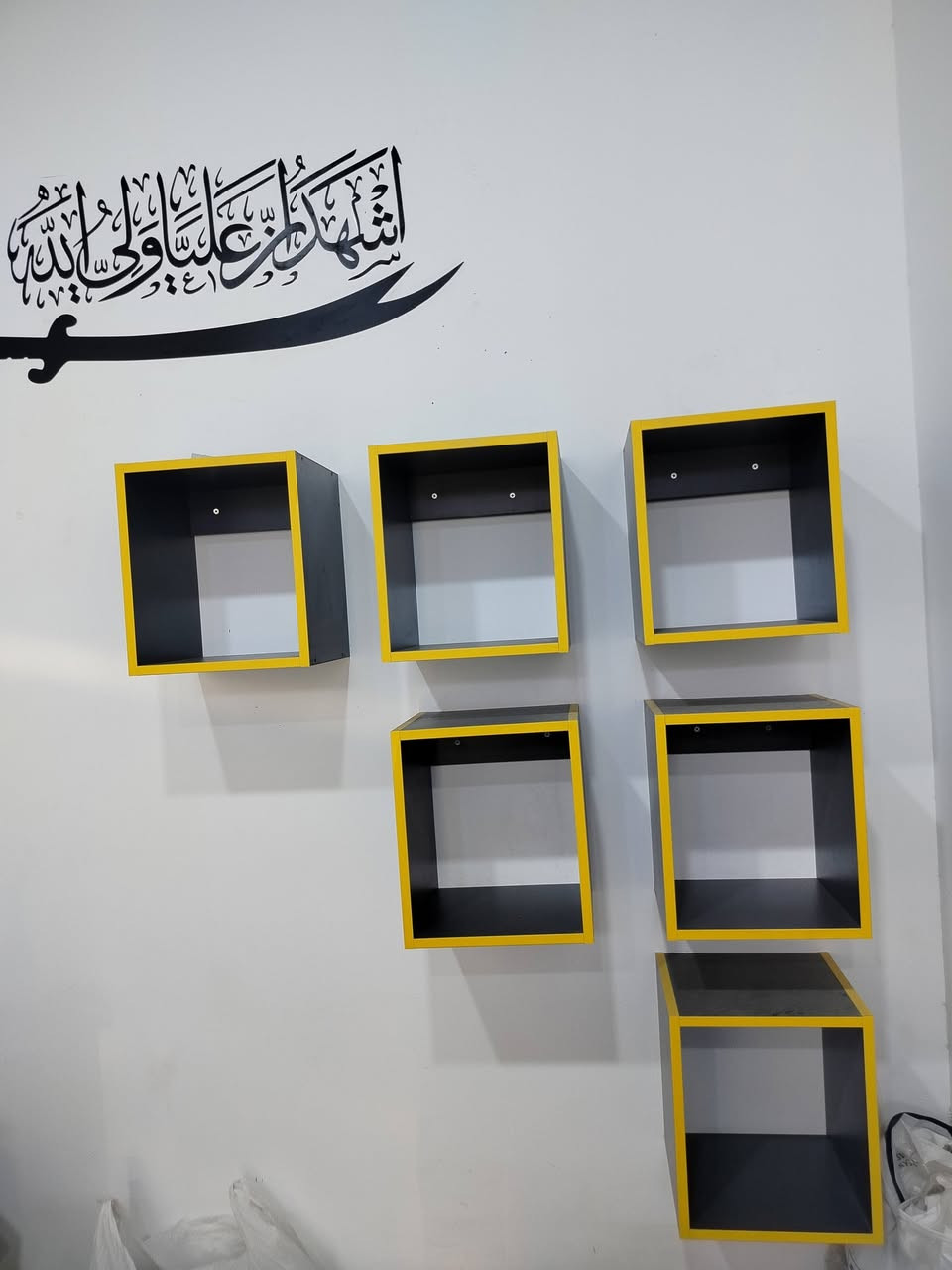 رفوف تكمه درجه اولى للبيع بسعر مناسب 👌🏻
الشراي يتفضل يتصل ***********

