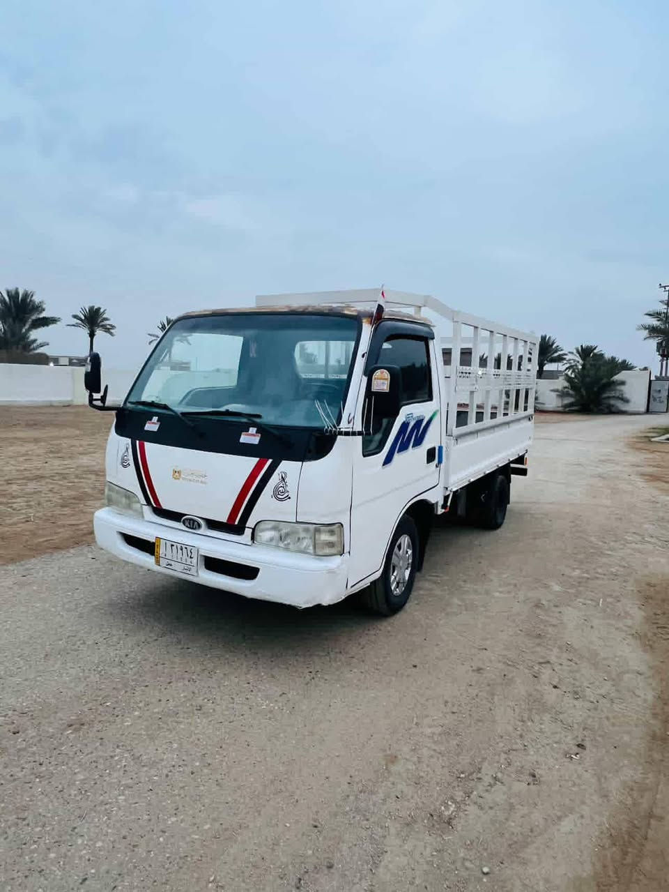 سلام عليكم كيه فونتيره موديل 98 سنويه 27 سياره مكفولة من محرك وكير واكسل وصدر وشاصي وكهربايات شغاله سياره بلاديه وتخم تاير سياره كلش حلوه مال جناي سعر 52 وبيه مجال مكاني رمادي رقم الهاتف *********** يالله
