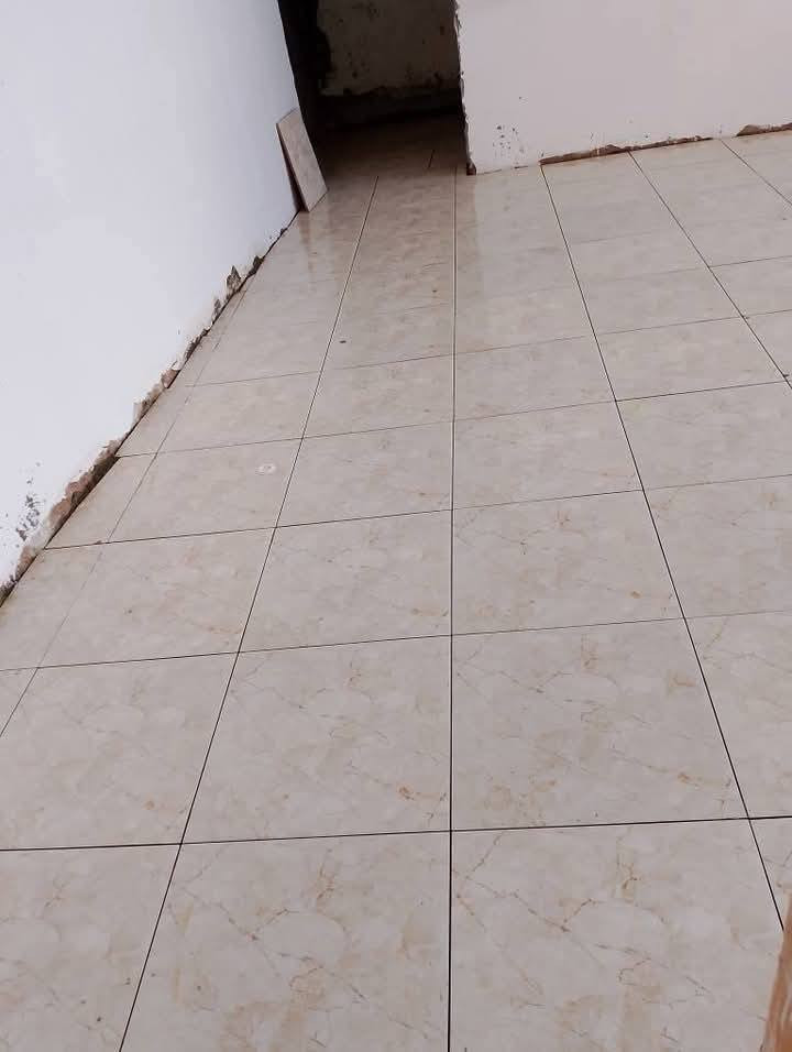 خلفه سيراميك وبورسلين جدار وارضيه ومرمر وكاشي ودروج وألواح مدينة الصدر واسعار مناسبه  متفرغ حاليا ***********
