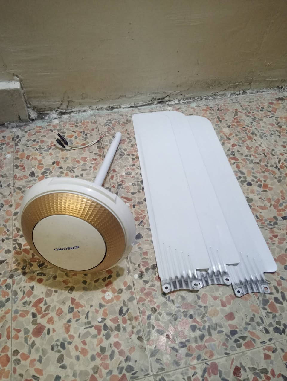 غراض للبيع أي ضرر مابيهن نبيع لغرض التحويل المكان بغداد الجديده ***********
