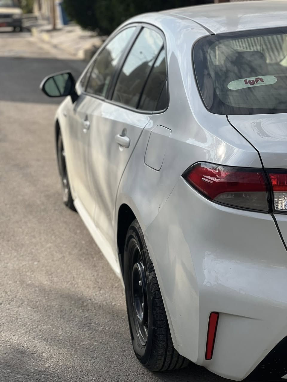 السلام عليكم 
هايبرد ٢٠٢١ للبيع 
رقم بغداد
ماناقصها ايشي كله جديد 
تخم تاير قبل أسبوع شاده 
ادامه كامله للسياره 
السعر ١٤٢ وبيها مجال 
رقم الهاتف ***********
صوره الحادث موجود بالمنشور بس باب مبدل فقط 
وبيها بارد بالجاملغ
