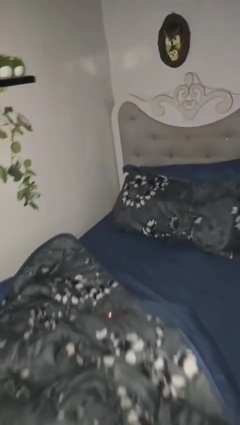 سلاو ٢سیتیمی یەک نەفەری بۆ فرۆشتن با ئاوینکەشەوە لەگەڵ یەک مەعرەزی ٢مەتری   شتیکی هەرزان. ژم.*********** یان جات بکەن
