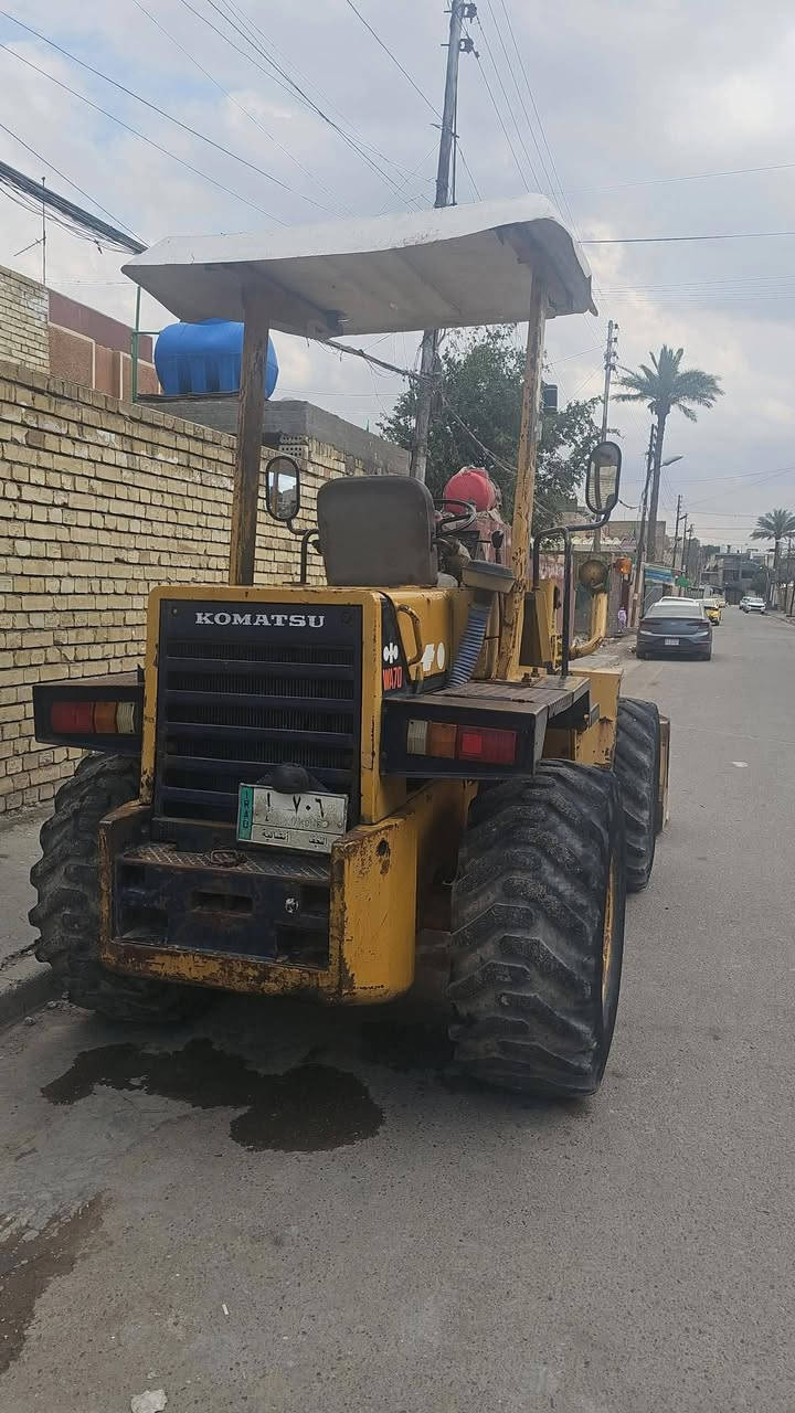 السلام عليكم شفل كوماتسو للبيع موديل ١٩٩٨ كير اكسنات شواصي مضخات مكفولات محرك شادة هسة جديد للستفسار على هاذ الرقم ***********
