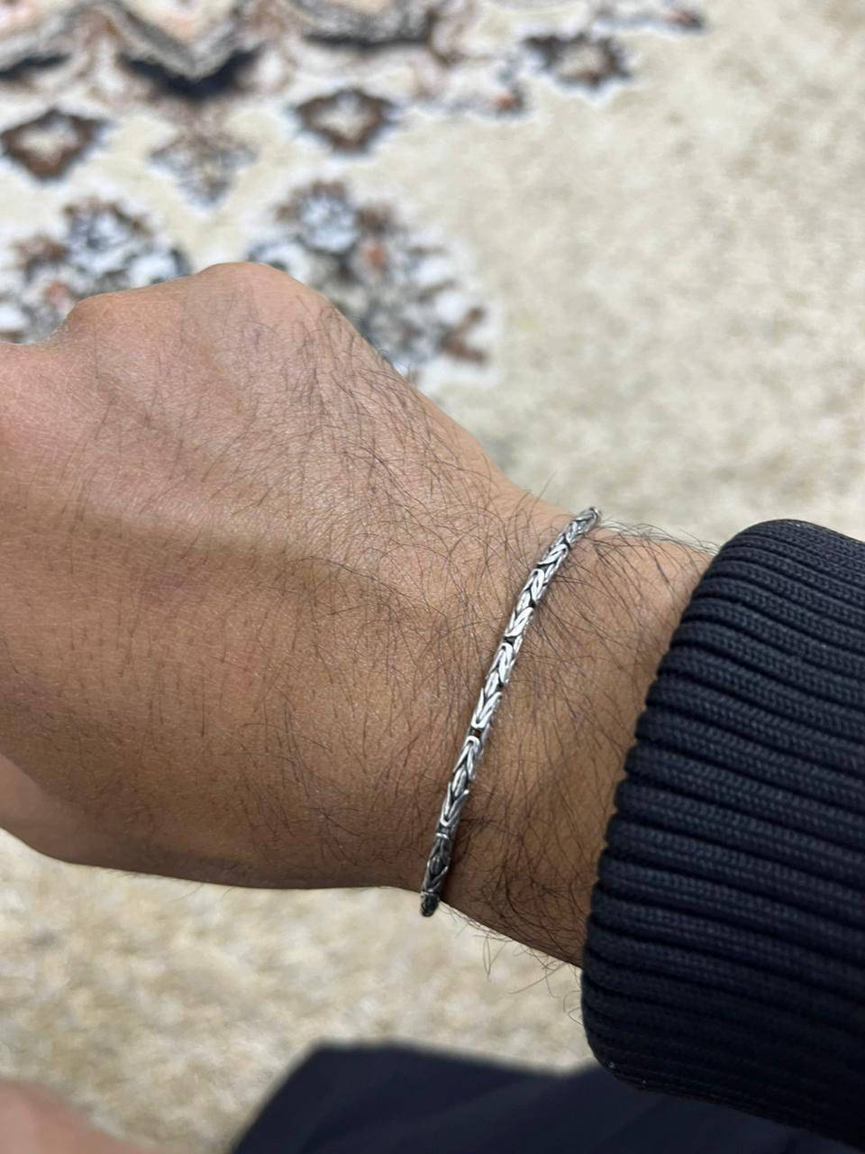 سلام عليكم عندي هذني محابس البيع رضوي وسترين وثالث ماعرفة وسوار فضة رايدهن ب150توصيل مجاني جميع محافظات العراق ***********
