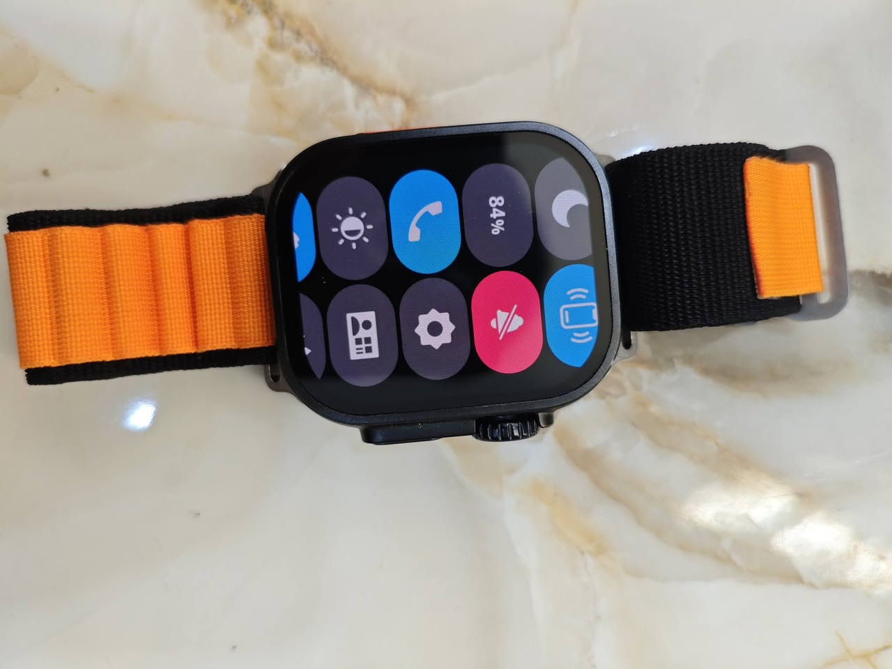 -ماركة ft9 pro
-تدعم البلوتوث بجهازك 
-تدعم الرد على الاتصالات والاتصال 
-قياس نبضات القلب 
-التحكم بخلفيات شاشة الساعة عن طريق الموبايل 
-برنامج الساعة Da fit متاح بسوق بلي 
سعر الساعة 45 الف ،التواصل خاص .


**إذا كنت صاحب هذا الإعلان وتريد حذفه لأي سبب، رجاءا أرسل رسالة إلى الدعم الفني**