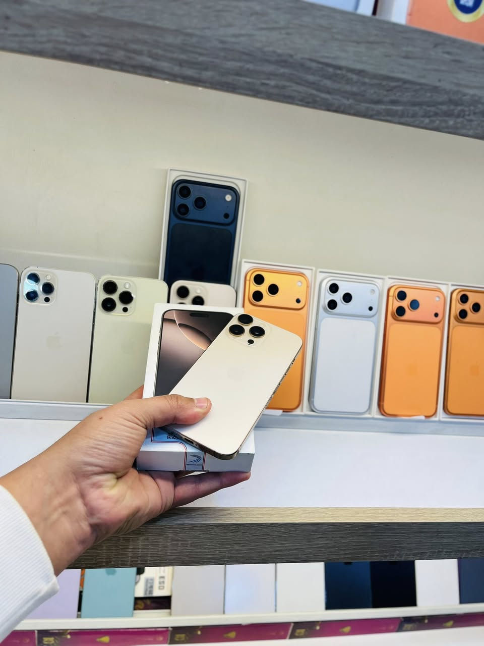 16برو ماكس
ذكره 256 بطاريه 96نضافه100%

تفاصيل اكثر الأمير للموبايل نجف كوفه فلكه حبيب رعاش ***********
