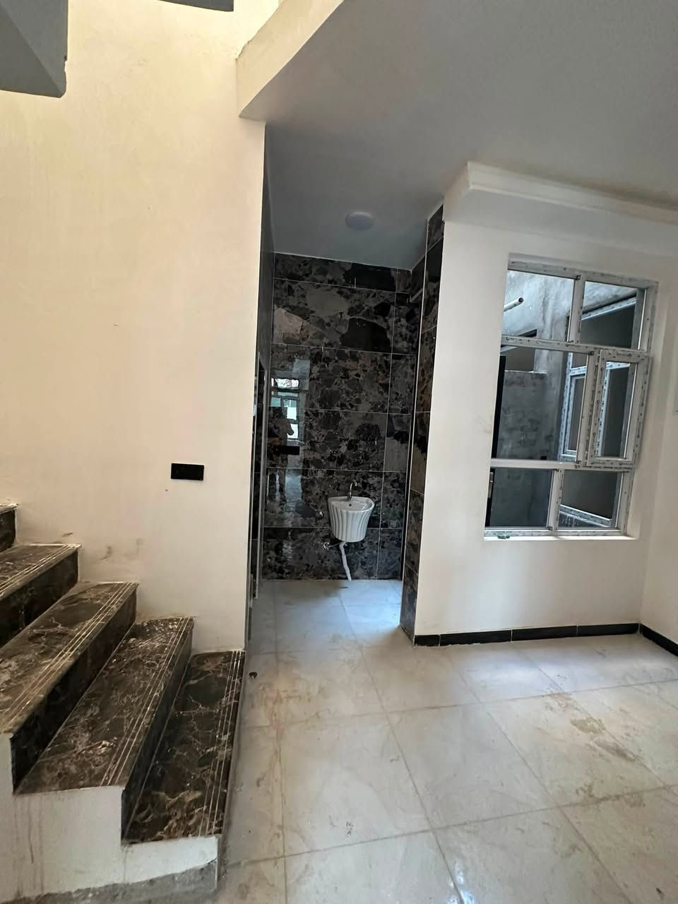 🏡 دار للبيع

110م²، طابقين، بناء حديث (تسليم مفتاح).
3 غرف نوم، صالة، مطبخ، كلدور، و2 مجمع صحي.
سند زراعي 25، موقع مميز على شارع 80 الرابط بين 80 و100.

📞 للاستفسار:
***********
