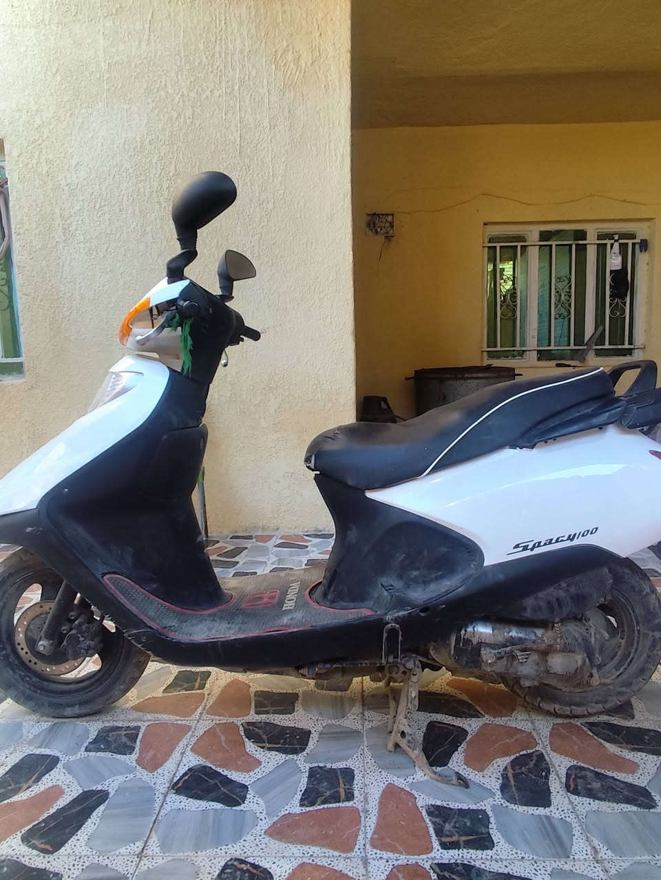 سلام عليكم سبيسي ياباني دراجة خير من الله نگرة سلف تشتغل وشلعة حلو دراجة مكينتهة مفتوحة مرة وحدة  دراجة كلهة ياباني بس الكفرات تجاري ب700وبيهة مجاي للشراي متواجد فيس او رقم ***********
