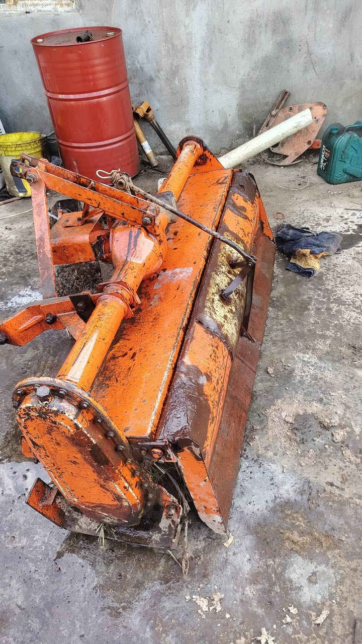 للبيع كابوته مديل ٩٠ مكينه كله على وضع الشركه مع رفاسه ***********   ***********
