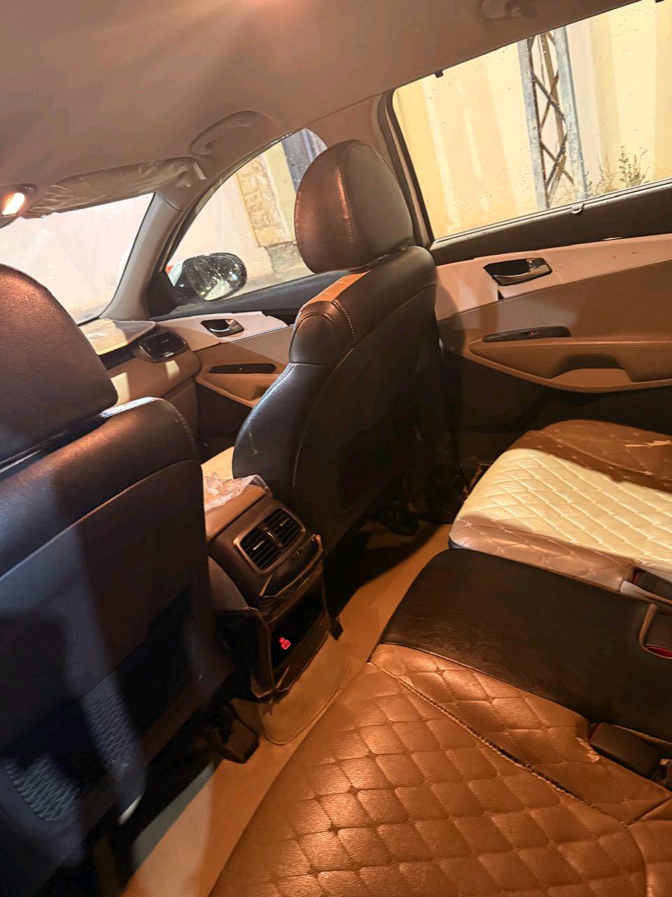 سورينتو للبيع كلين بس بيها رصعه خفيفه جدا ترجع pdr والسياره نظيفه حيلل ماشيه 93 الف نص فول