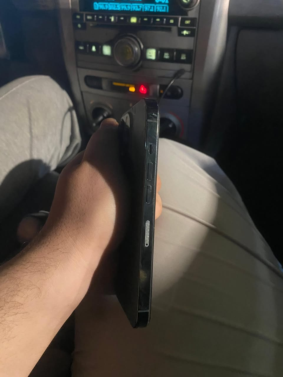 سلام عليك١٣ برو ذاكرة ٢٥٦ مبدل شاشة وبطارية وضعر مكسور والكامرات كلهن شغلات بس الخلل من البرود تصليحة ٣٥ الف يشتغلن سعر ٣٠٠ وبي مجال ***********
