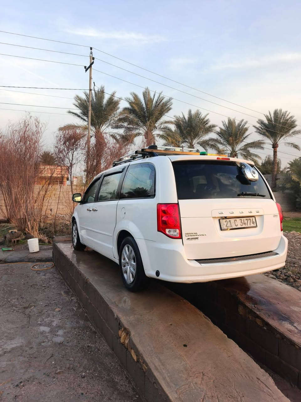 السلام عليكم ورحمة الله وبركاتة دوج كرفان موديل 2017 سياره باسمي رقم شمالي محوره منضومه غاز 80 لتر   كير ومحرك كفاله سياره كلش، حلوى ناعمه السعر 140 وبيه مجال للطيببين الاستفسار الاتصال بلرقم *********** او ***********
