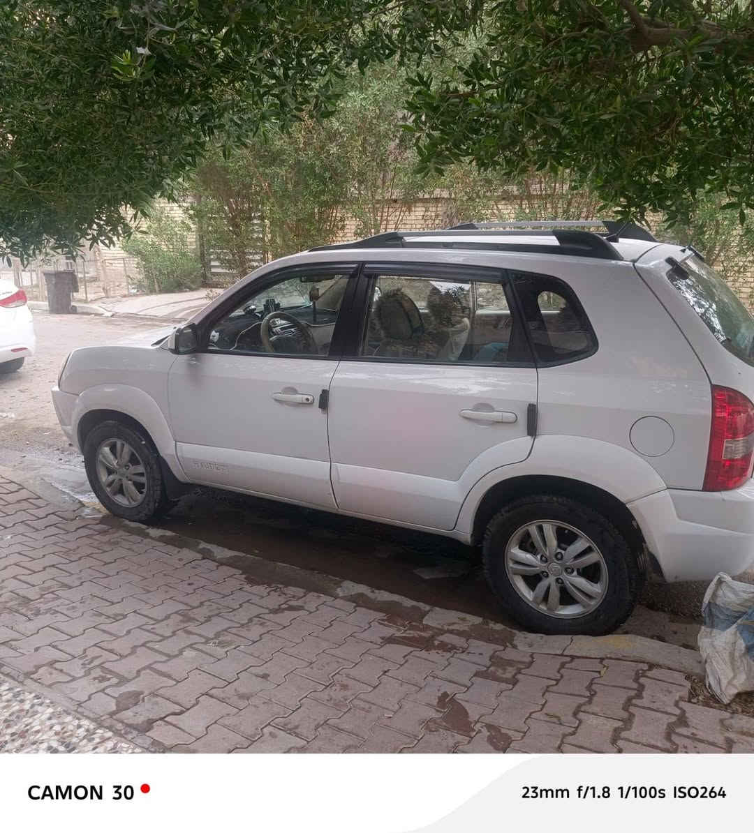 توسان 2009 لون ابيض خليجي مكينة 2400 اربعة سلندر مكفولة من الضربة والصبغ مكانهه بغداد جسر ديالى القديم السعر 120 رقم التلفون ***********
