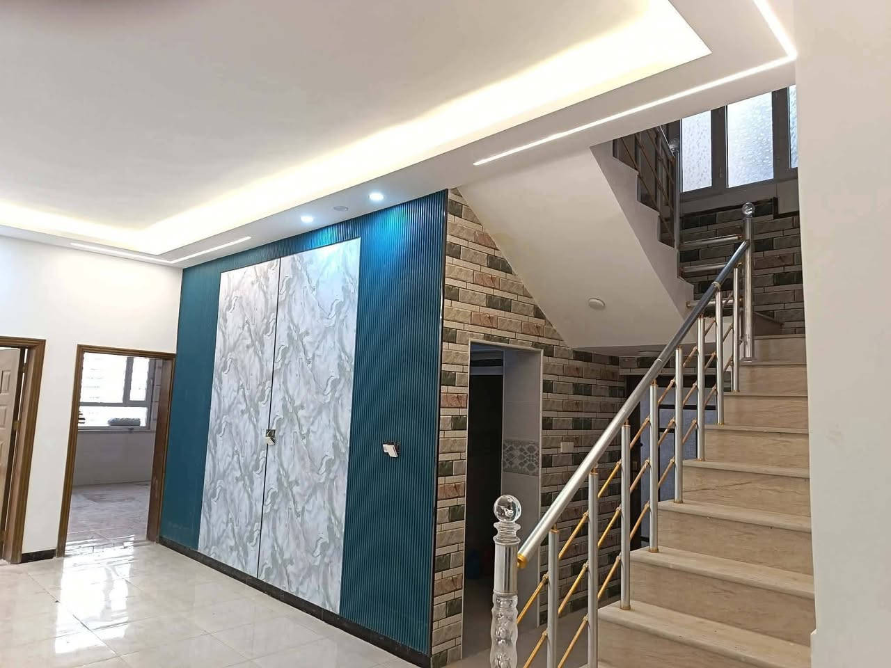 دار للبيع مجمع إسكان الدوح شارع النخيل المساحه ٢٥٠ م بناء سنة ٢٠٢٣ غير مطلوب يعني حر للاستفسار الاتصال على الرقم ***********
