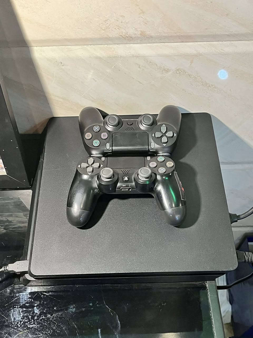 PS4 نص تيرا

لك ستكير مامفتوح ولا فايت مصلح مال بيت نضيف كلش مهكر نضام 11
بي خمس العاب الي بالصورة 
ويا يو بي اس وجوستكين واحد اصلي واحد تجاري  
السعر 250قفل لحد يعامل توصيل موجود لكل محافضات  
***********
