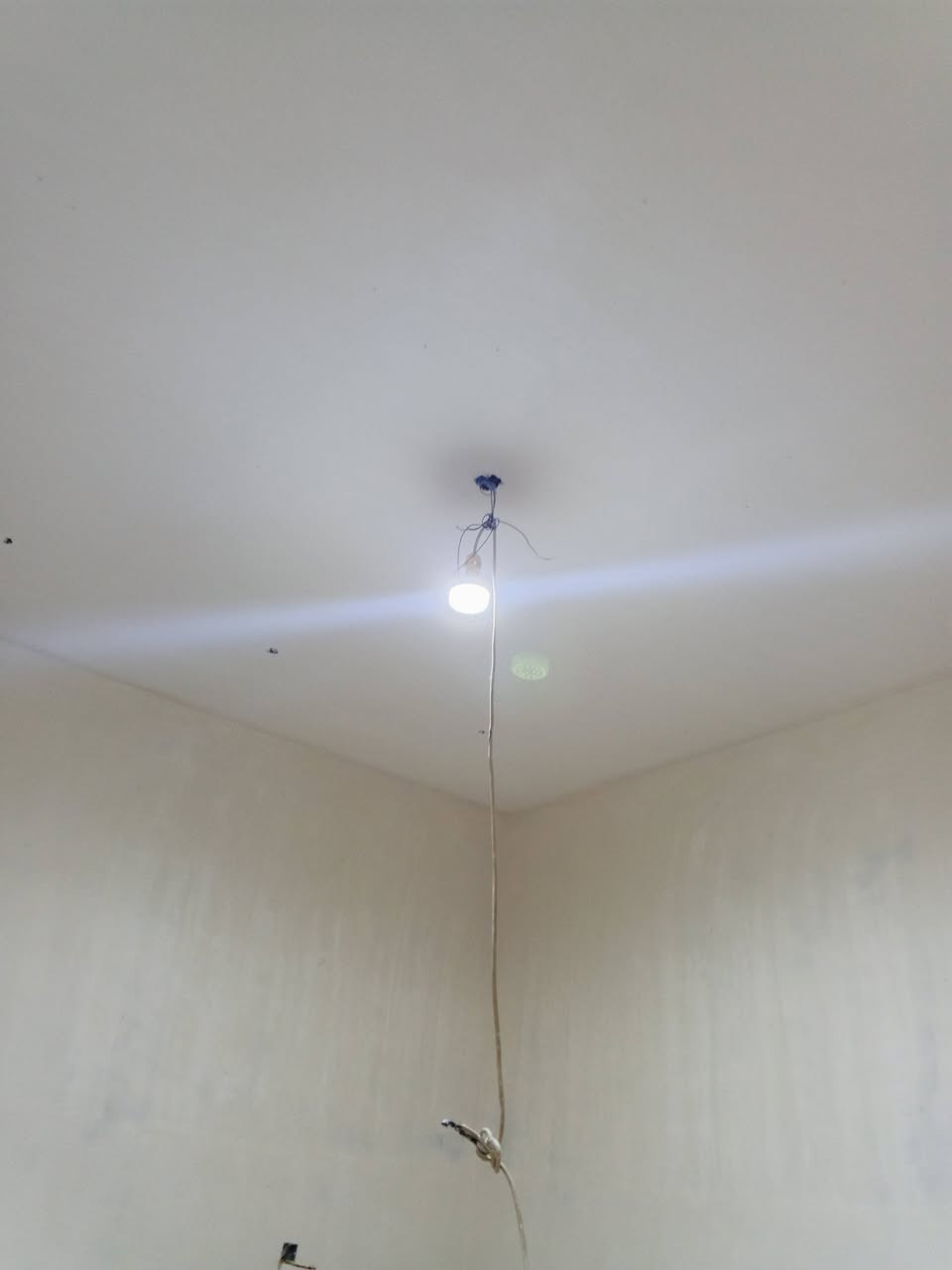 لبخ بياض
معجون صبغ
فوم ديكورات نثر 
البصره شط العرب عمل درجه اوله
***********
