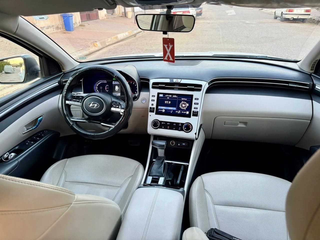 توكسن ٢٠٢١ خليجي
ماشية ٥٦ الف كيلو
بدون ضرر بدون قطره صبغ بدون بارد 
نضام ال ابل كار بلي 
سايد بريك كهرب 
زعنفة 
اوتو هولد 
مانع منحدرات 
بردات ابواب
مري شفط 
ترحيب بل ابواب  
بصمه 
تشغيل تشغيل عن بعد 
شاشة الكترونيه (ديجيتال)
كشنات كهربائي 
تبريد قطعتين 
تلفون شاحن.(وايرليس)
شاشة ايباد . وفول تحكم استيرن وتحديد سرعه 
تحديد سرعه 
تحديد مسار 
رادار امامي وجانبي وخلفي 
اطفاء السياره عند التوقف تلقائيأ
مانع تزحلق
و نظام AUTO HOLD
ويل كروم بلادي حجم R
3 وضعيات للقياده(normal.samrt.sport)

السعر 200$  ***********
