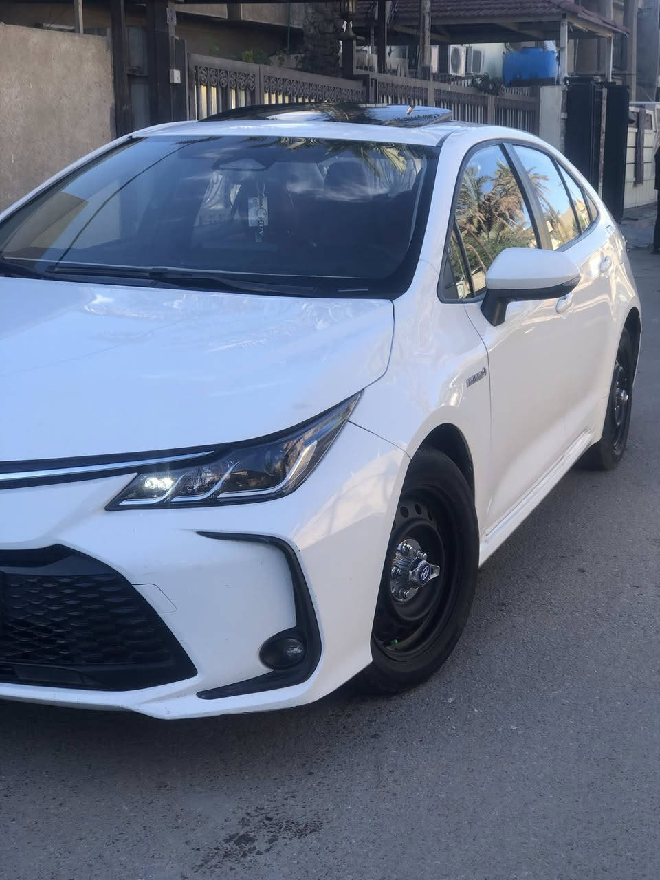 السلام عليكم ورحمه الله وبركاته
كورولا هايبرد 2023 للبيع 
علامة زرقاء داخل احمر 
السيارة بيها تبديل باب الصدر والجاملغ الايمن ايضا وصبغ ربع البنيد جهة اليمين بجم كبس بيها شغل بين باب الصدر والجاملغ تصليح درجه اولى ايرباك بردة فقط 
مكينة كير صدر تبريد تخم تاير كله جديد  
السيارة ماشية 51. مكاني الدورة شارع 60 
لمزيد من المعلومات الإتصال***********
سعرها 128 بيها مجال بسيط
