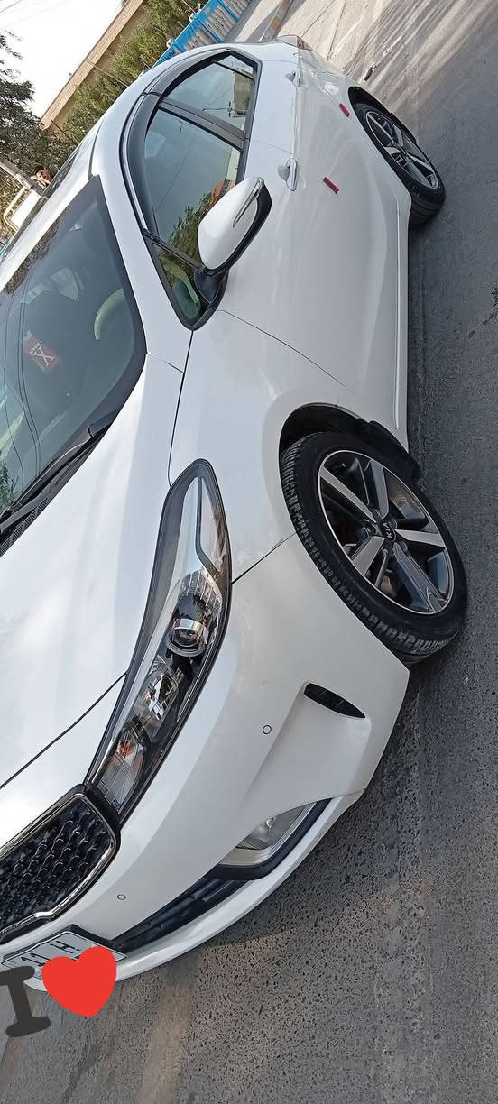 ,سلام عليكم KlA CERATO موديل 2018سياره فوك الجديده مكفوله كفاله عامه لا ضربه ولا صبغ فقط دوسه وحده بيه صبغ مال فعصه  ماشيه 60 مواصفات مري كهرباء محرك 2000 رياضي  سلايد روف تحكمات استيرن السعر 155وبيه مجال مكاني العامريه الكرخ رقمي ***********  ابو محمد
