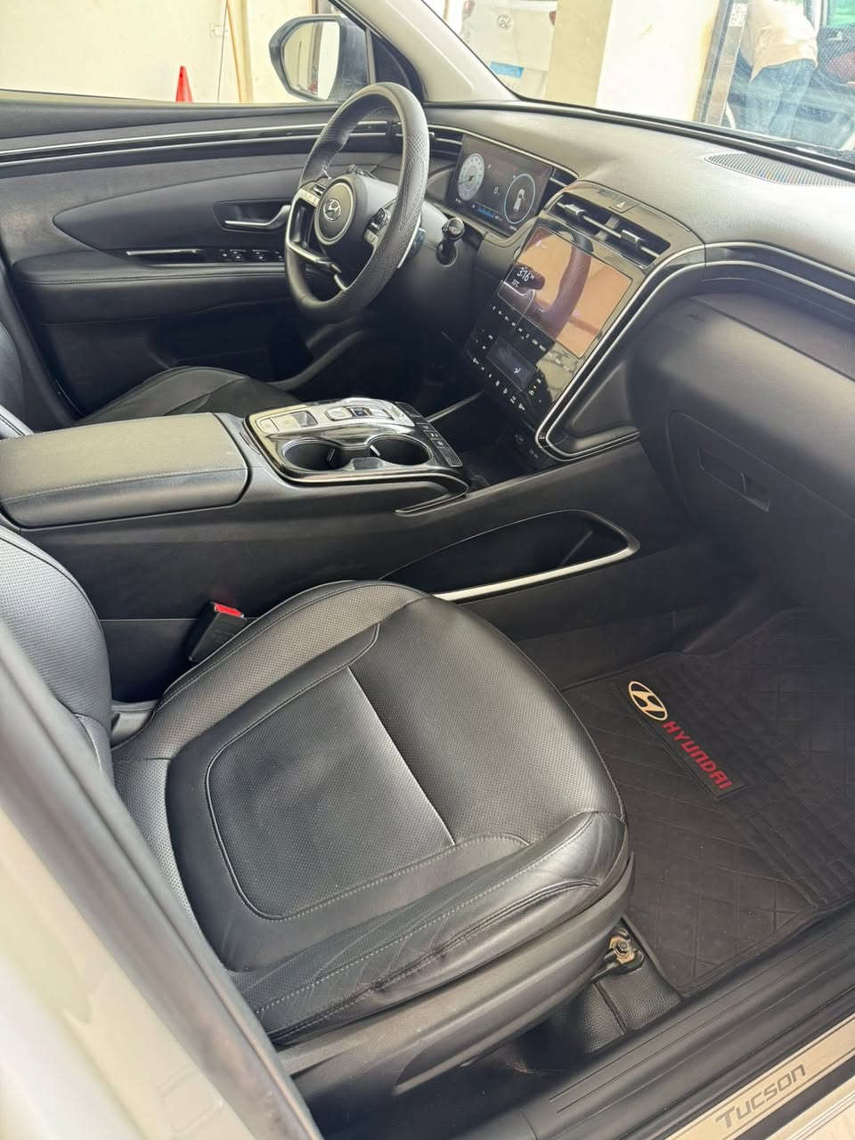 هيونداى توسان NX4 2021
المستوى الرابع كل حاجه ماعدا الشنطه الكهربا
فبريكا بالكامل بدون ملا حظات 
كل الصيانات فى التوكيل 120 km
‎01125207395.             متاح البدل


**إذا كنت صاحب هذا الإعلان وتريد حذفه لأي سبب، رجاءا أرسل رسالة إلى الدعم الفني**