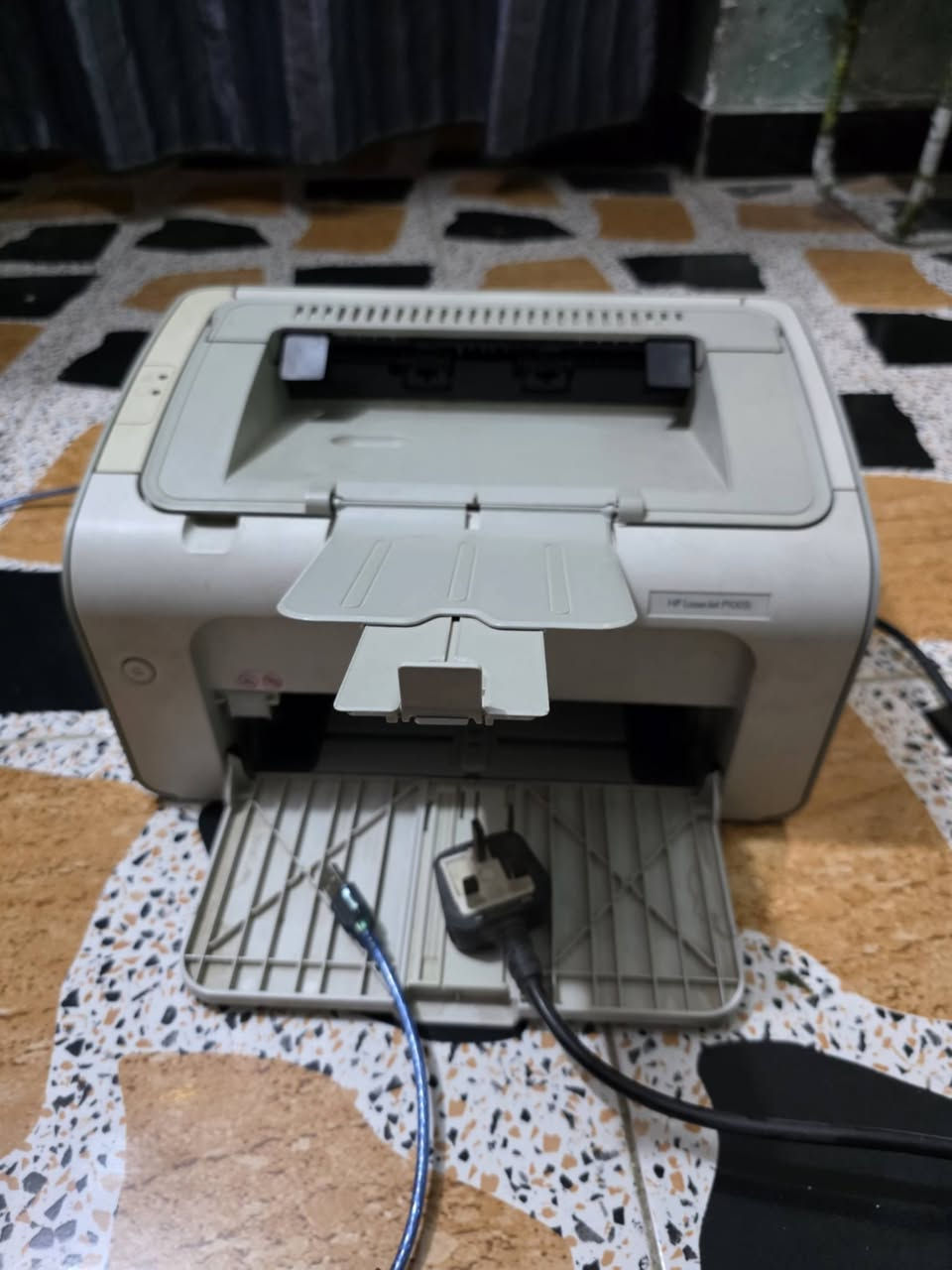 السلام عليكم
طابعة Hp Laser jet 1005 (ليزرية باودر ابيض وأسود فقط وتطبع وجه وكَفة يدوي) لطباعة المحاضرات والاوراق والملفات بشكل بسيط وبدون تعقيد، صارلها ٤ سنوات عندي تشتغل مثل الورد وبضمان.. للبيع بسعر 60 الف والتوصيل مجاني..

مراسلة خاص او واتساب ***********
