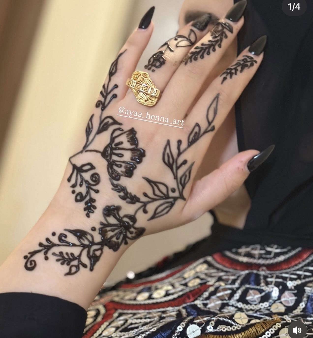 هلو بنات  هذا شغلي رسم حنة  الحنة مالتي اصليه تطول ١٠ ايام. والاسعار من خمسه وفوك حسب النقشه. والثباتيه والسواد فاحم وهذا حسابي انستا  اضغطو ع الرابط يطلع بيه كل شغلي 

https://www.instagram.com/ayaa_henna_art?igsh=MXN6Mm1kc2UxNjhlZQ==


**إذا كنت صاحب هذا الإعلان وتريد حذفه لأي سبب، رجاءا أرسل رسالة إلى الدعم الفني**