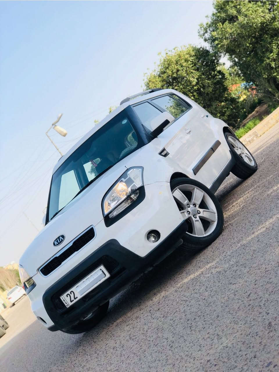 السلام عليكم...للبيع
كيا صول ٢٠١١ خليجي مكينة ١٦٠٠ دوش
رقم اربيل الجديد وهزة وسنويه جديده
السيارة مكفولة من الحادث بيه صبغ بسيط بدون دواخل كما موضح بالسونار المرفق بالصور 
تخم تاير جديد تبريد ثلج ❄️ 
السيارة نظيفة مال بيت وبلاديه وكامله وجاهزه
مكاني بغداد الكرخ
السعر  ٩٨$
***********  وبي واتساب
