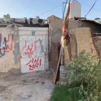 بيت حواسم كبير للبيع يوجد بي 3 غرف كبار و2 حوشين كبار ومطبخ كبير وصحيا...