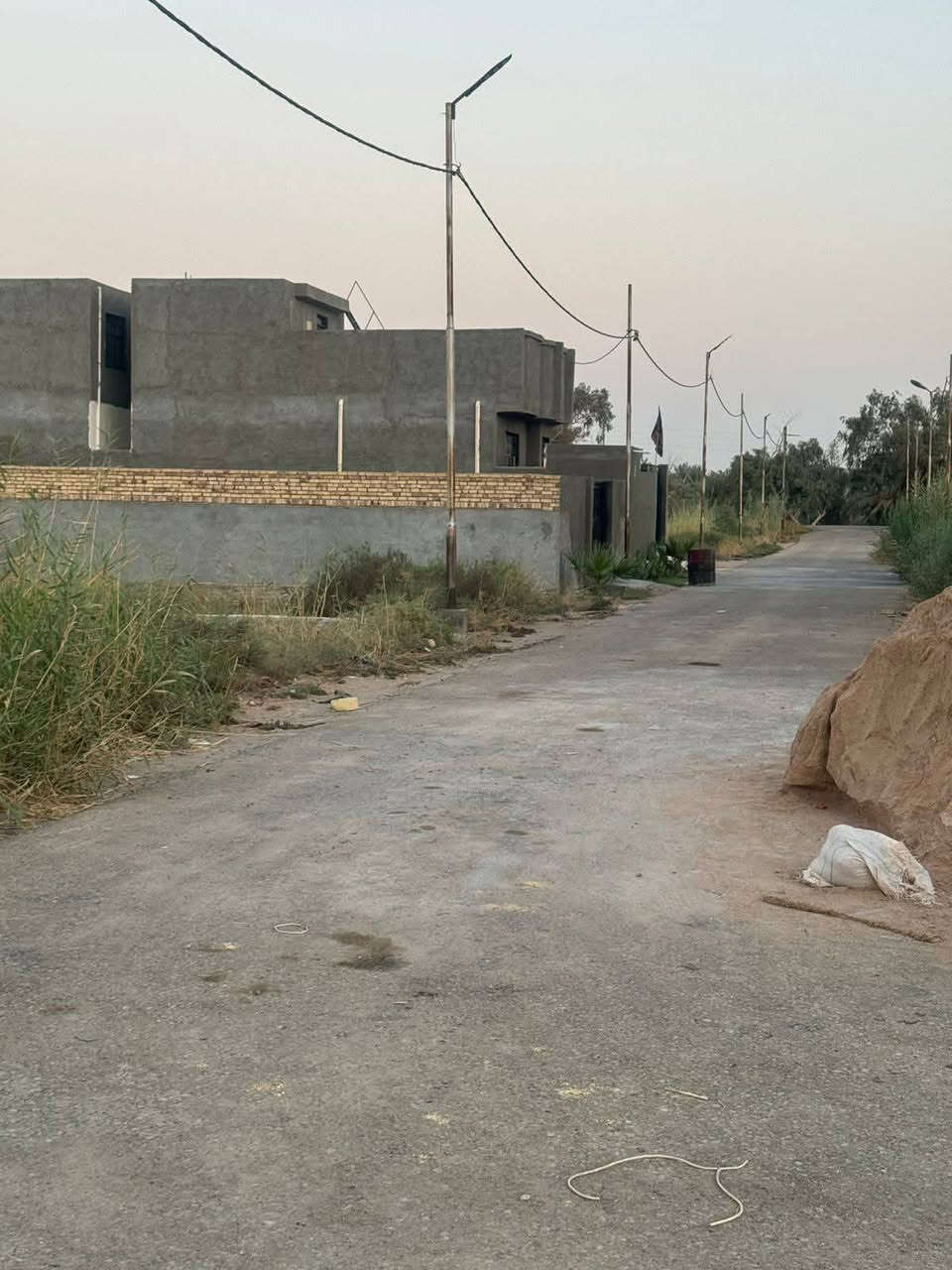 عرصات البيع.           طابو زراعي      سعر مناسب    العنوان الشارع العام قرب سيطره العارضيات      رقم ***********
