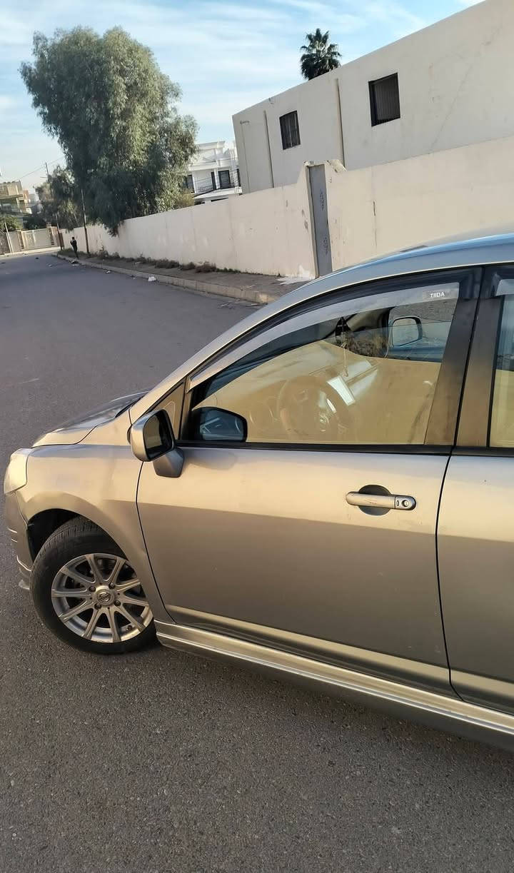 نيسان فيرسا 2009 
السياره مال بيت نظيفة حيل مثل ما موضح بالصور 
رياضية شبابيه  كامله ماتصرف عليها 
ماشيه 125
تواير جديده مع ويل كاب وباتري جديد
تحكمات استيرن جهتين 
رقم اجنبي وتحويل مباشر  وكابون بانزين
تبريد ثلج بصمه تحكم صندوق وابواب وجامات كهرب
لايتات زنون
شاشه لمس وكاميرات امامي خلفي مع حساس
بيها صبغ قطعتين الجاملغ الي بصف السائق والبونيد 
موقعها الموصل  السعر / 85$ بيها مجال قليل 
قبل ما تخابر اقرأ المنشور وشوف الصورة زين 
الي مو شراي لا يخابر والبيع نقد فقط 
الاتصال بالرقم/. ***********
