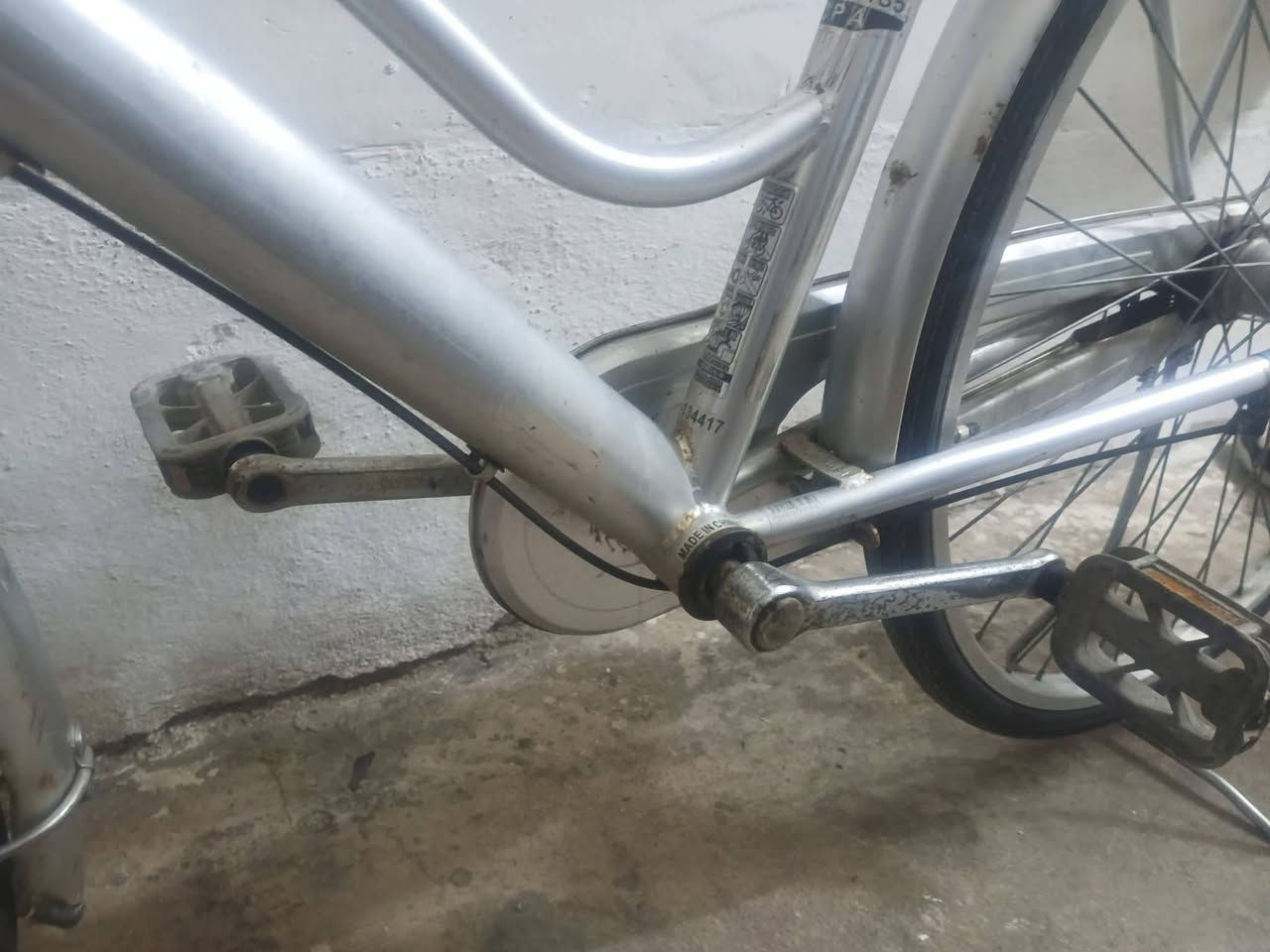 السلام عليكم باسكل نضيف طاقه وكير حجم ٢٧ باسكل نضيف مكاني رمادي شارع ٢٠ السعر ٦٠  قفل قفل محتاج واريد ابيعه للاستفسار ***********
