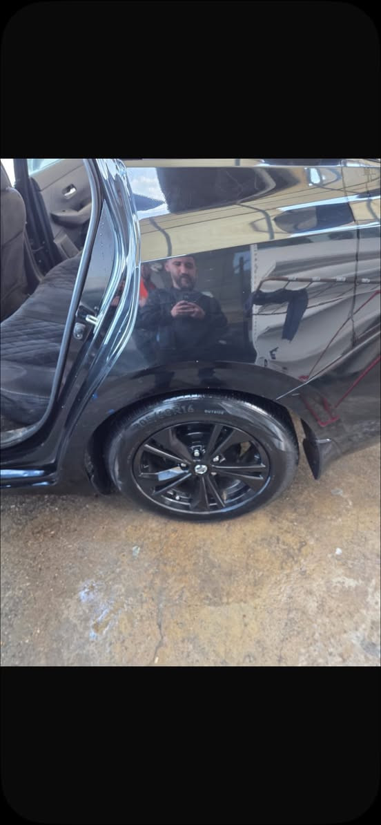 نيسان سنترا 2021 للبيع ومراوس
موديل 2021
مواصفات:S
بصمتين2
ابواب بصمة
تشغيل عن بعد
شاشة
رادار امامي وخلفي
كاميرة
حساسات
تحكمات ستيرن
گير ومحرك شرط وضع الشركة 
حجم محرك:2000
سيارة ماشية 98Mi
سيارة بدون حادث فقط طخة بل جاملغ امامي ومبدل
بدون دواخل وشاصي ايرباك بردة فقط مرجعين شركة
جاملغها القديم عندي موجود فقط طخة
سيارة رقم دهوك تحويل شرط
للبيع ومراوس 
سعر:136ومجال
مكان سيارة زاخو
واتساب :***********
