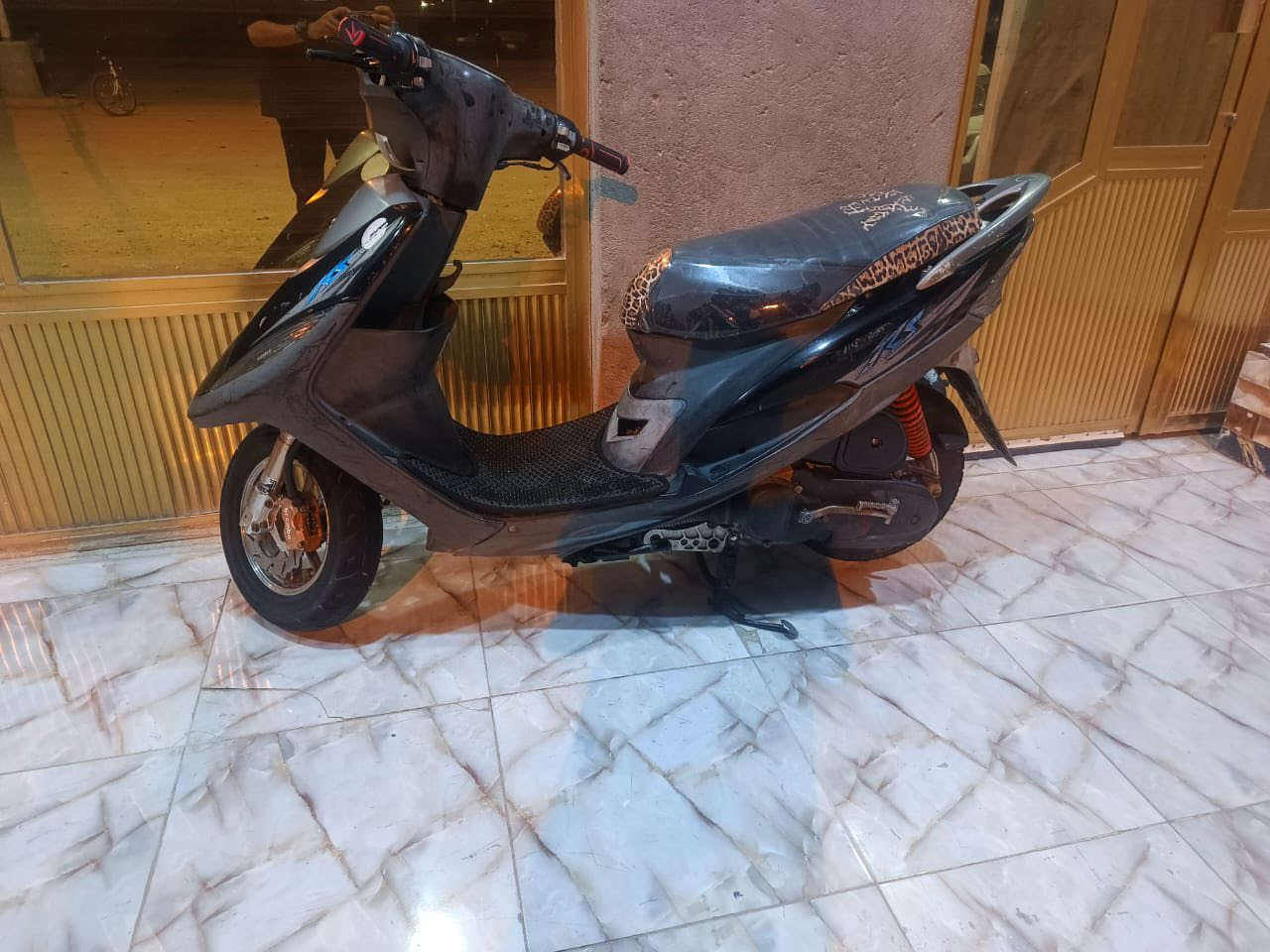 السلام عليكم :ماكس للبيع كفاله عامه الدراجه كلها ختم واحد وي المكينه الدراجه كلها مزوده وياله دبلات يدات بريك  شيال كزوز رياضي التزويد كله اصلي الدراجه حاويه ما صار هواي من طالعه شرط شلعه ومعدل  *مستعجل ع بيعتها*
وبخدمت الشراي مكاني ناصريه مركز: ***********
