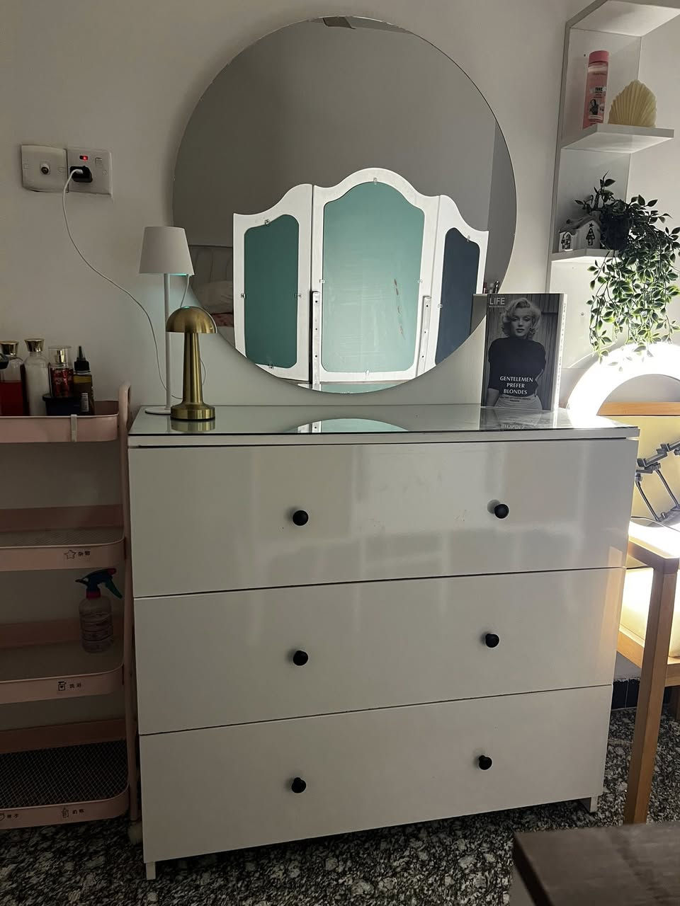 سراير اثنين نضيفات بسبب المكان ماكو دابيعهم وكومدي جانبي وميز ومرايا جدد وبدون اي اضرار المكان الغزالية والسعر 250


**إذا كنت صاحب هذا الإعلان وتريد حذفه لأي سبب، رجاءا أرسل رسالة إلى الدعم الفني**