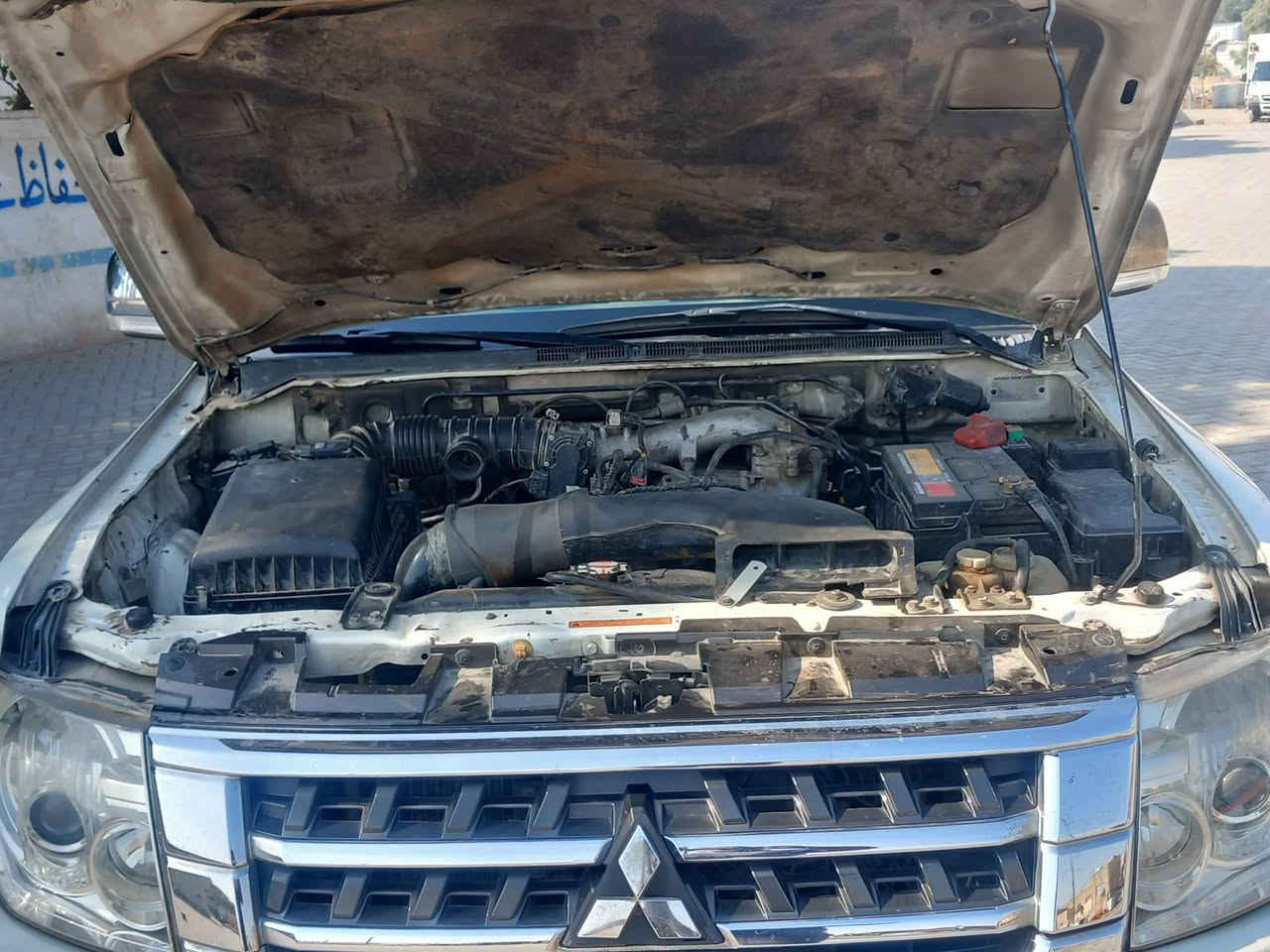 السلام عليكم سياره باجيرو موديل 2008 حنطور مواصفات مرتبه كلش كشنات كهربائية الجاملخ ودعامية مصبوغة اقبل مراوس والسيارة بيه رقم مميز مكاني بغداد رقم تليفون متواجد على الواتساب السعر 125ورقه ***********
