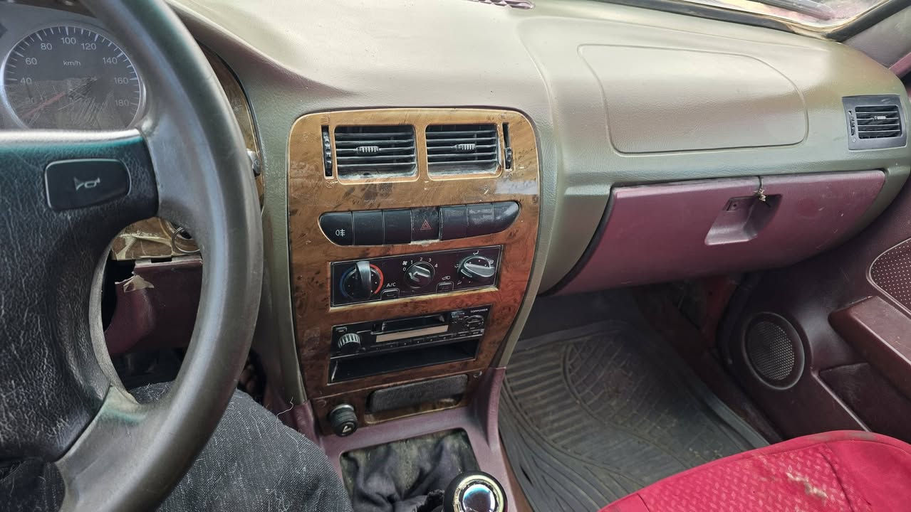 دير 2010 سياره نظيفه محرك جديد وحداديه وتاير السياره مابيه تبديل ولا كص السياره جاهزه من كلشي السنويه طايفه مالكه حاضر للمداور  المكان الديوانيه الشنافيه رقم ***********  السعر ٥٠ وبيه مجال
