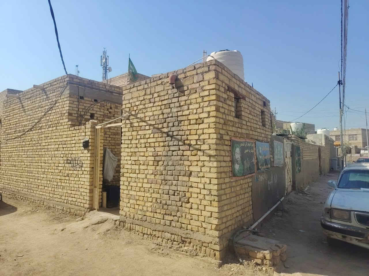 السلام عليكم بيت للبيع مساحه 220 على طريق الحسائيه ثالث بيت على الشارع العام مقابيل شارع الشهيد حمزه ***********
