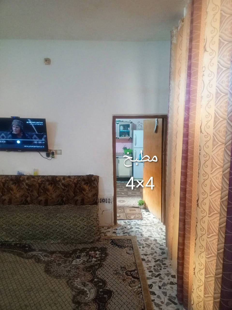 بيت للبيع مساحة 200 م البيت غرفتين وصالة ومطبخ وديوانية ودربونة قرب مؤسسة العين. البيت معاملة ماكاملة الاتصار على رقم أبو البيت ***********
